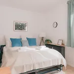 Апартаменты Cozy Bergzeit 230 - Mountain View, Stylish, Familyfriendly